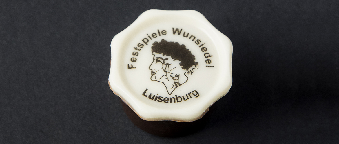 Luisenburg Festspiel Praline, gefüllt mit Waldbeeren-Likör von Sechsämter